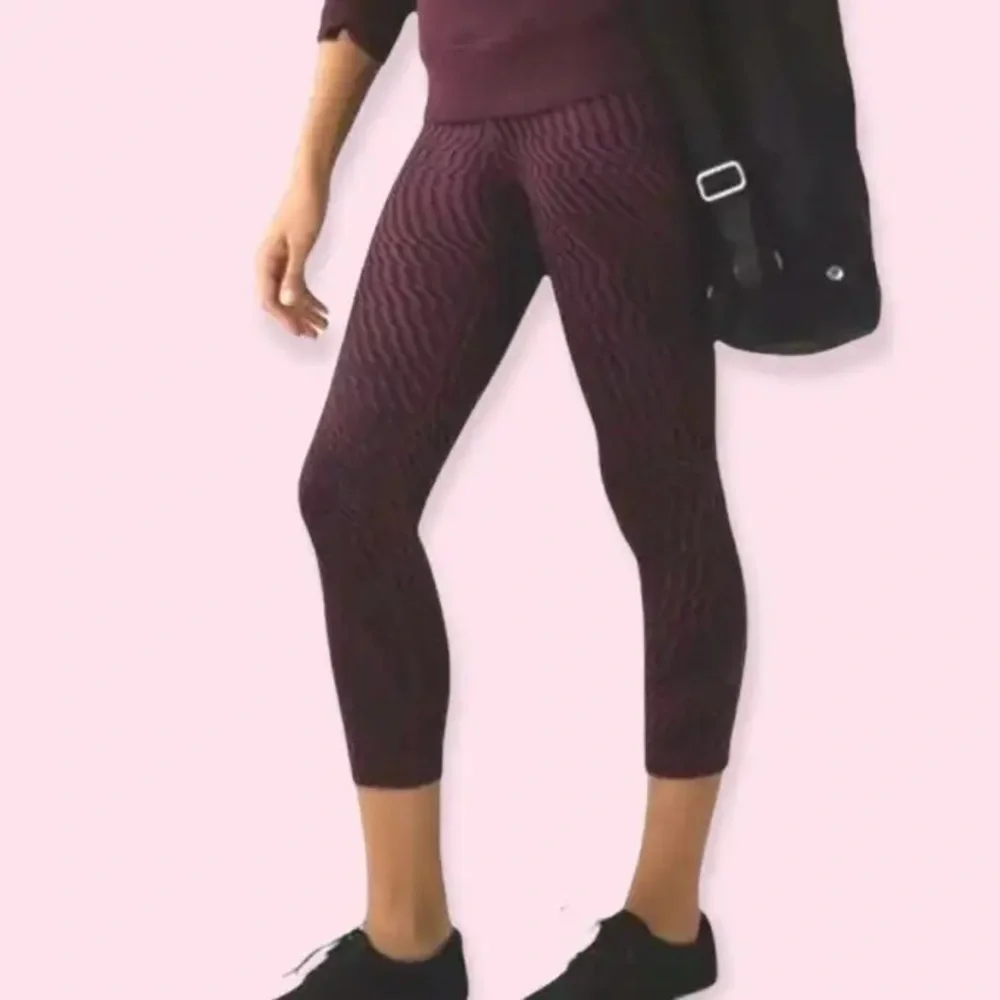 Lululemon maroon geometric print wonder under leggings crop red black US6 - Picture 5 of 13